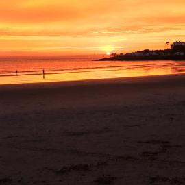 Devant la mer et la plage de ROYAN PONTAILLAC, 4chambres 2 à 8 personnes、ロワイヤンのホテル