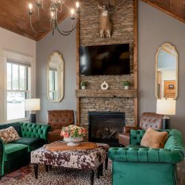 Boutique Luxury Stay Near JMU with 2 King Suites & Fireplaces, hotell sihtkohas Grottoes