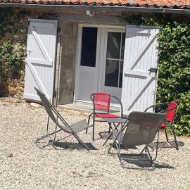 Le clos de Tilio – hotel w mieście Saint-Jean-de-Thouars
