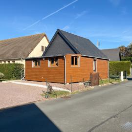 Chaleureux chalet à 3 minutes à pied de la mer - Parking gratuit โรงแรมในแมร์วิลล์-ฟรองซีวิลล์-พลาจ