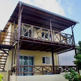 Acaccia Cosy Cottage, hotell i Bouchon