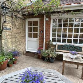 Four Seasons Cottage - in the Cotswolds, hotel in Tewkesbury