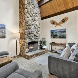 Switzerland Summit Condo- Cozy Base Camp Resort Chalet- Walk to Ski Lifts + Hiking, hotel a Big Bear Lake