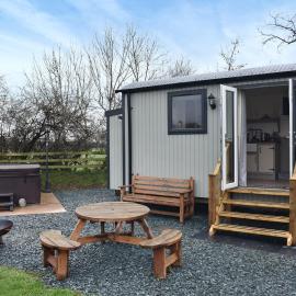 Greengill Farm Shepherds Hut- Ukc3632, hotel in Gilcrux