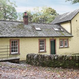 Stables Cottage-Uud، فندق في Corsock