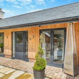 Hole Farm - Stable Cottage, hotel in Shootend