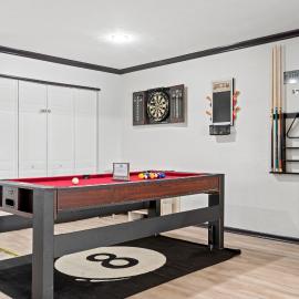 Luxe Suite with Pool Table, King Bed, 3 TVs, & Free Parking