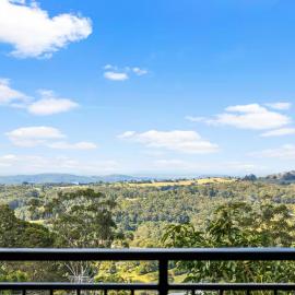 Blackall Bliss Pet-Friendly Retreat, Deck & BBQ Near Flaxton Gardens & Pub, hotel in Mapleton