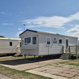 Seaside Caravan in Leisure Park with WiFi & Parking with decking 2 bedrooms