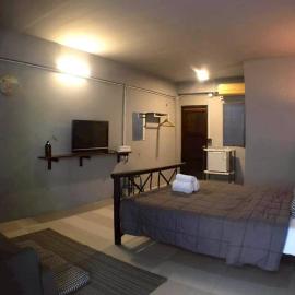Laanrablom Bed&Breakfast, hotel in Sara Buri