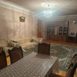 Vefa's home, hotel en Ganja