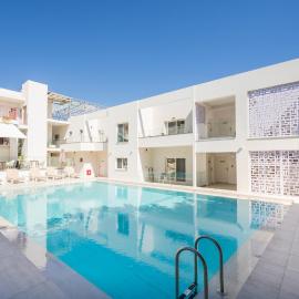 Tarra Seaside Hotel: Georgioupoli şehrinde bir otel