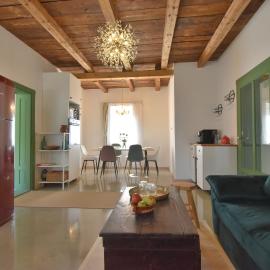 Green Escape-Entire House, Hotel in Moldoveneşti