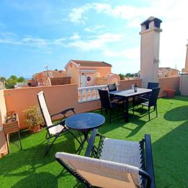 Green Veranda - cosy apartment with terrace, grill, chimney and pool, hotel in Orihuela Costa