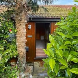The Hut Hotel – hotel w mieście Falmouth