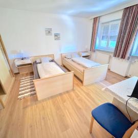 Apartmenthaus Wohnbau GmbH Gebrüder Laurent، فندق في لانداو آن در إيزار