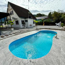 Lakeside Pool Villa walk to Lake Garden & Zoo
