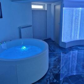 The Igloo Milano -Luxury Eclectic Suite - Jacuzzi - MilanoFlats, hotel i Milano