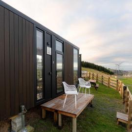Bruce Farm Alpaca Cabin 4 by Tiny Away, hotel a Balclutha