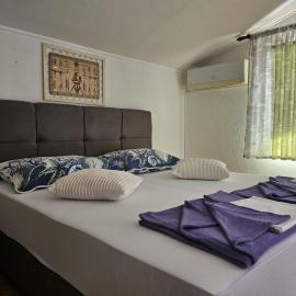 Ana & Stela, hotel in Karlobag