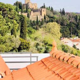Vila Pombal Tomar Apartments - Pool & City Views, hotel in Tomar