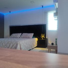 Habitación King con baño privado, AC, cerca a centro de eventos, aeropuerto,zona bancaria y comercial, hotel em Yumbo
