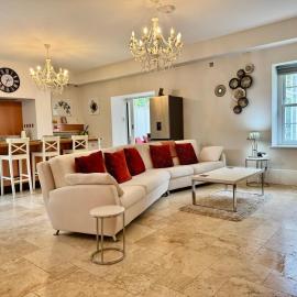 Stunning and luxurious Manor House holiday home – hotel w mieście Broadmayne