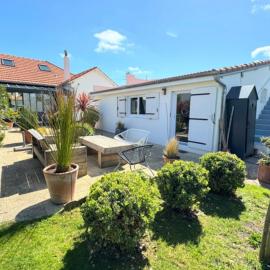Maison Plage Benoît avec terrasse et jardin - parking gratuit, hotel in La Baule