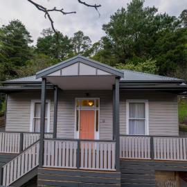 Ferntree Digs Cottage, hotel i Warburton