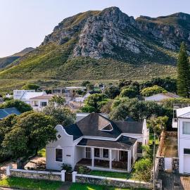 Mountainside Family Beach House - Pet Friendly