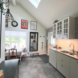 Independent private guest house 20 minutes from Stockholm city, Hotel in Danderyd