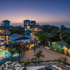 Viesnīca StayVista at Monte Blu with Views, Pool, Terrace pilsētā Āmbavna