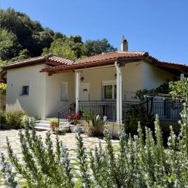 Villa Lazaros、Aidoniáのホテル