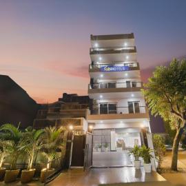 Hotel Luxe 8 Stayz, Dlf Phase-1, Golf Course Road, hotel u gradu Gurgaon