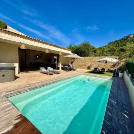 Villa au coeur des vignes avec jacuzzi privé, hotel v destinácii Cassis