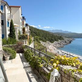 First Line Three Bedroom Apartment - Lustica Bay, hotell i Radovići