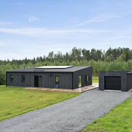 Newly Built House with Free Parking in Scenic Nature, hotel v destinaci Umeå