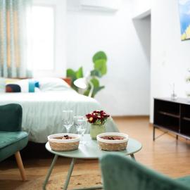 Green Haven - Modern Cozy Studio - Fast Wi-Fi - AC - Cocody