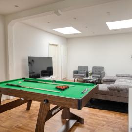 Großzügiges City Loft mit Billardtisch