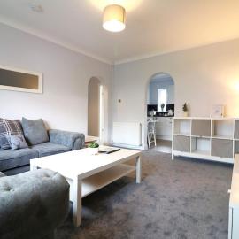 Lovely 2 BR flat, sleeps 4 – hotel w mieście Chapelhall
