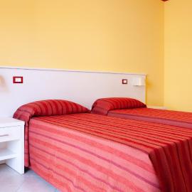 Accogliente Camera per 4 in Centro Vicino al Mare , Il Mozzo !