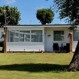 Roma's Retreat chalet, Hemsby、ヘムズビーのホテル