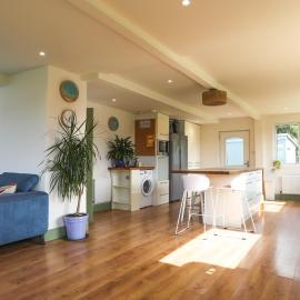 4-bed cottage with woodburning stove,short stroll to the beach along a quiet country lane