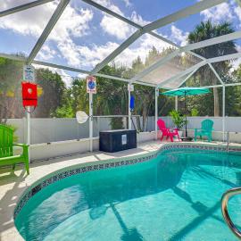 Fenced Yard, Game Room: Family Home in Sebastian!, hotell i Sebastian
