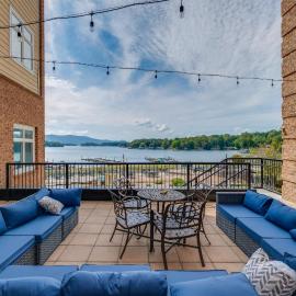 Smith Mtn Lake Retreat: Indoor Pool/Hot Tub Access, hotel u gradu Huddleston