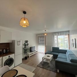 Cozy appartement moderne proche Paris & Aéroport d'Orly au pied du metro 14, hotel i Chevilly-Larue