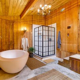 Pet-Friendly Ski, Swim & Relax Poconos Getaway, hotel u gradu Pocono Pines