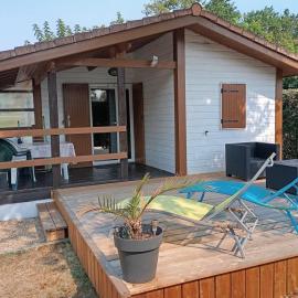 Chalet au coeur du bassin d' Arcachon avec accès gratuit Capfun, hotel u gradu 'Lanton'