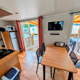 Mobil-Home 4-6 personnes camping 4 étoiles, hotel v mestu Capbreton