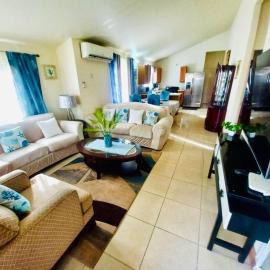 Mountain View Haven- 3 mins to the beach